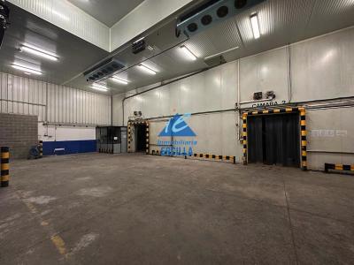 Nave industrial con cámaras de congelación